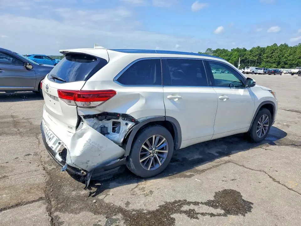 2017 TOYOTA HIGHLANDER XLE  