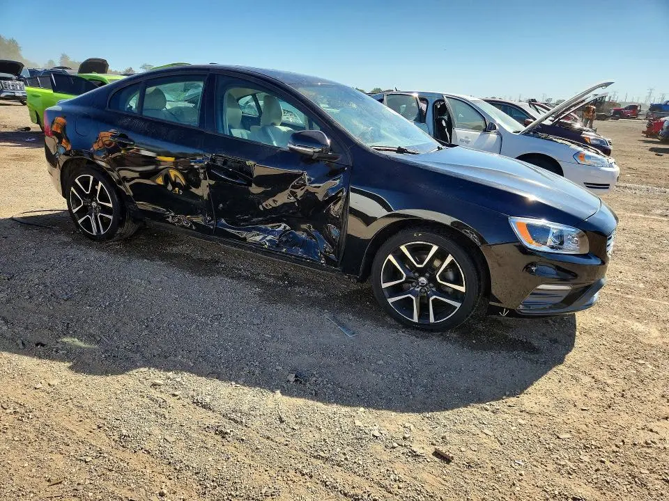 2017 VOLVO S60   