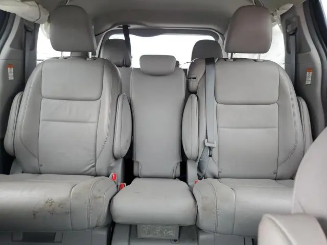 2019 TOYOTA SIENNA XLE  