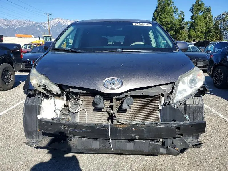 2011 TOYOTA SIENNA LE 8-PASSENGER  