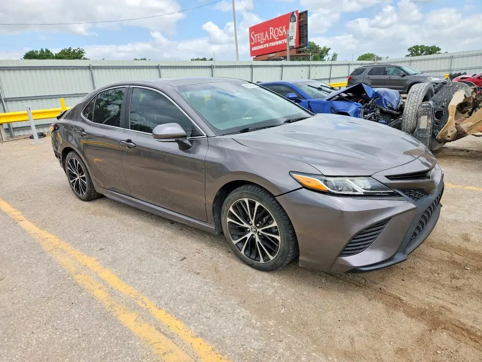 2018 TOYOTA CAMRY SE  