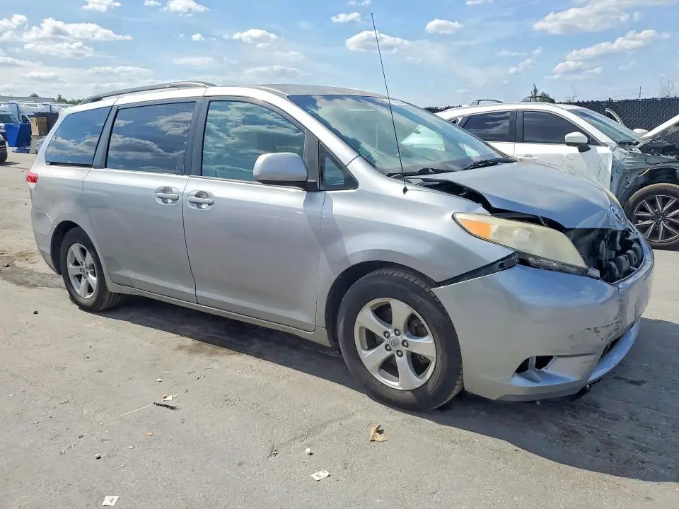 2011 TOYOTA SIENNA LE  