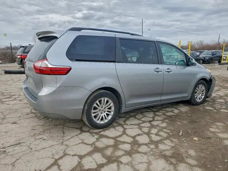 2016 TOYOTA SIENNA XLE  
