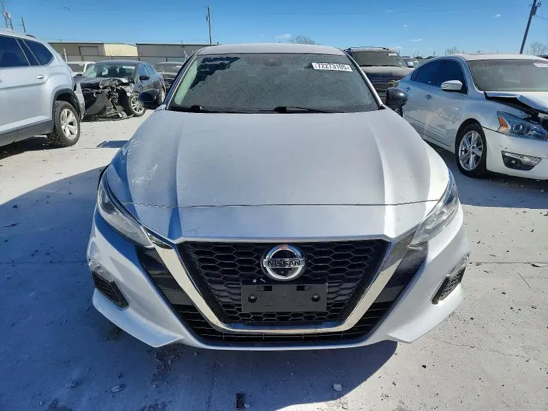 2022 NISSAN ALTIMA SR  