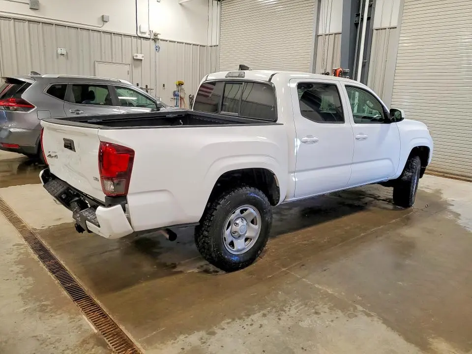 2022 TOYOTA TACOMA SR V6  