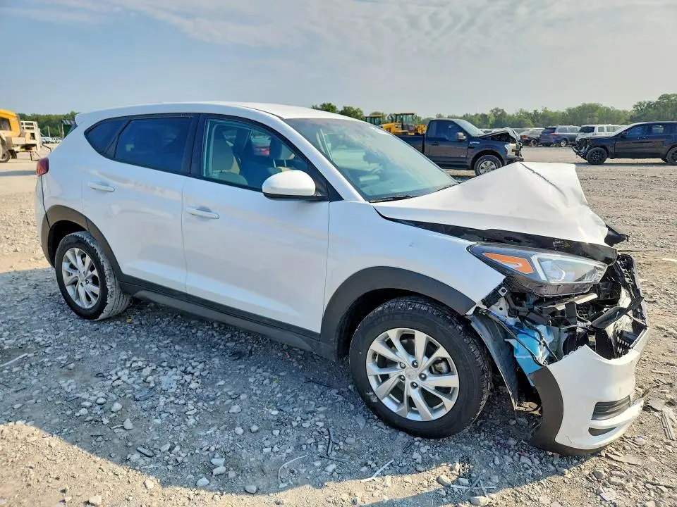 2021 HYUNDAI TUCSON SE  