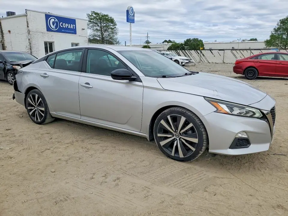 2019 NISSAN ALTIMA SR  
