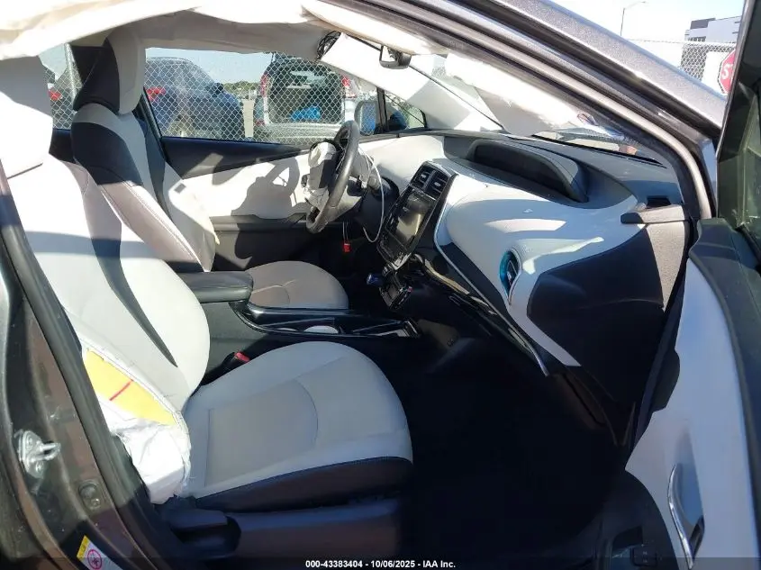 2017 TOYOTA PRIUS FOUR