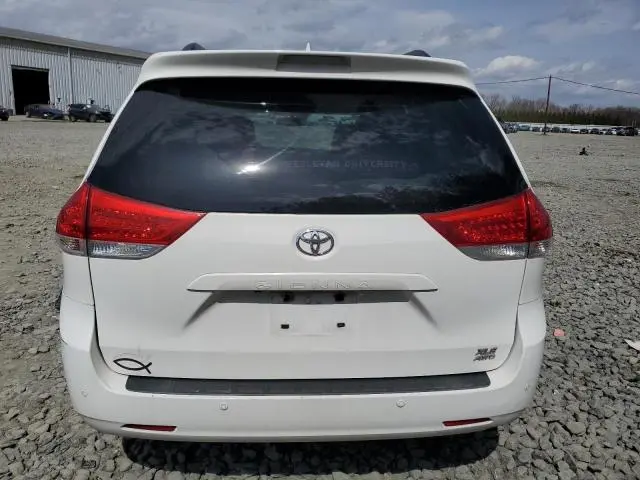 2011 TOYOTA SIENNA XLE