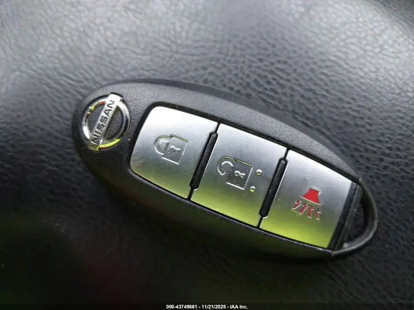 2015 NISSAN ROGUE SV