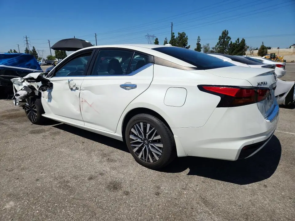 2023 NISSAN ALTIMA SV  