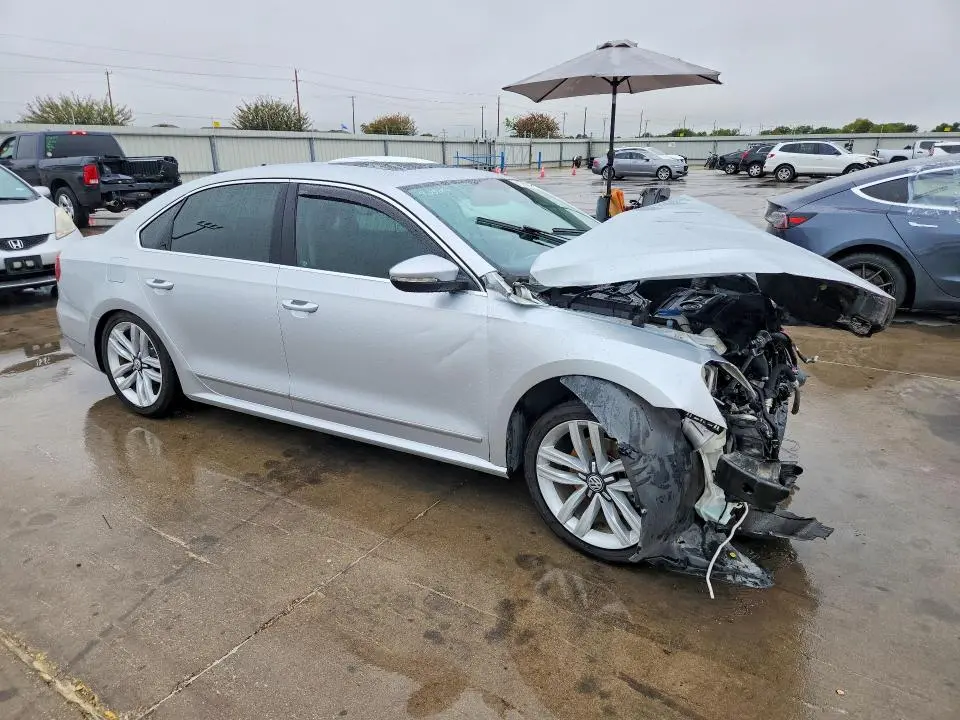 2017 VOLKSWAGEN PASSAT SE  