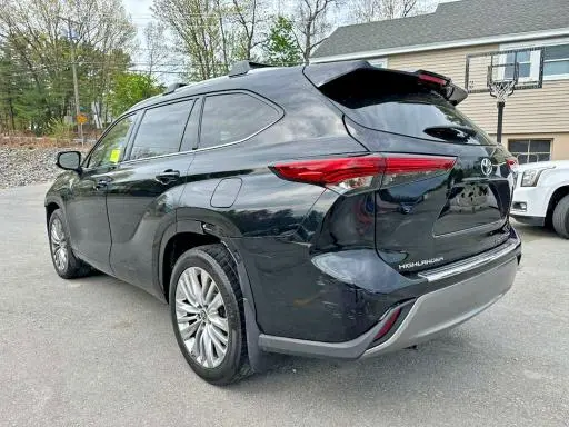 2023 TOYOTA HIGHLANDER PLATINUM  