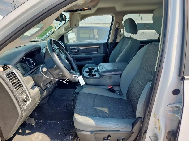 2016 RAM 1500 SLT  
