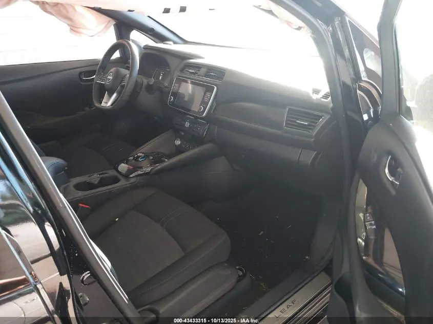 2025 NISSAN LEAF SV PLUS