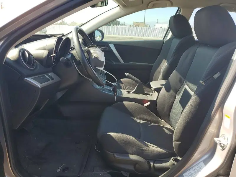 2011 MAZDA 3 S  