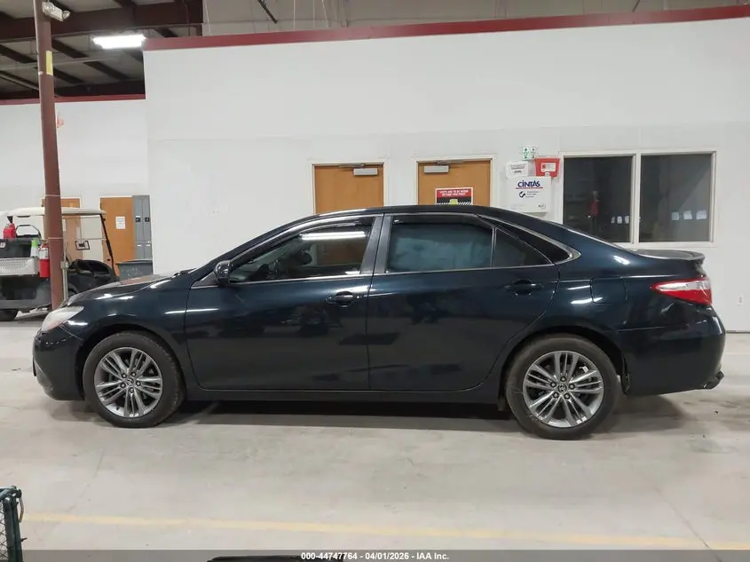2015 TOYOTA CAMRY SE