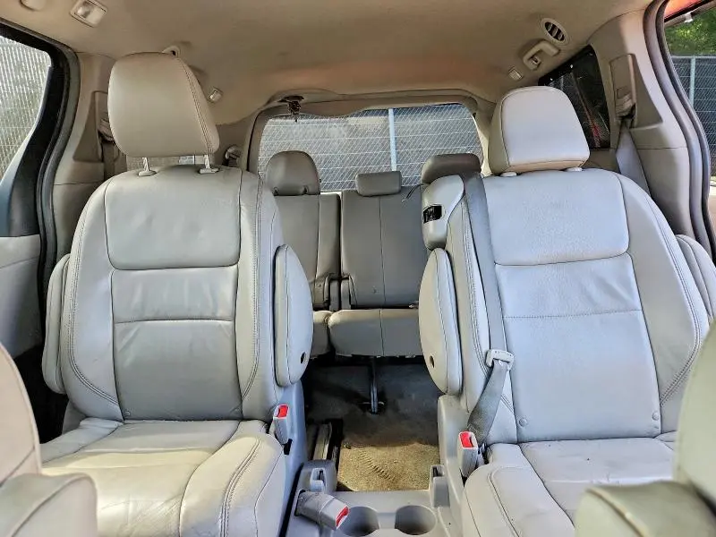2015 TOYOTA SIENNA XLE 8-PASSENGER  