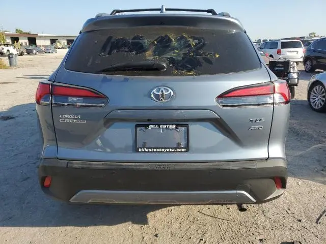 2024 TOYOTA COROLLA CROSS XLE  
