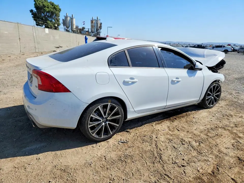 2018 VOLVO S60 DYNAMIC  