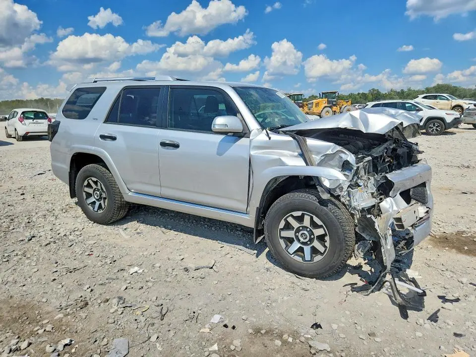 2011 TOYOTA 4RUNNER SR5  