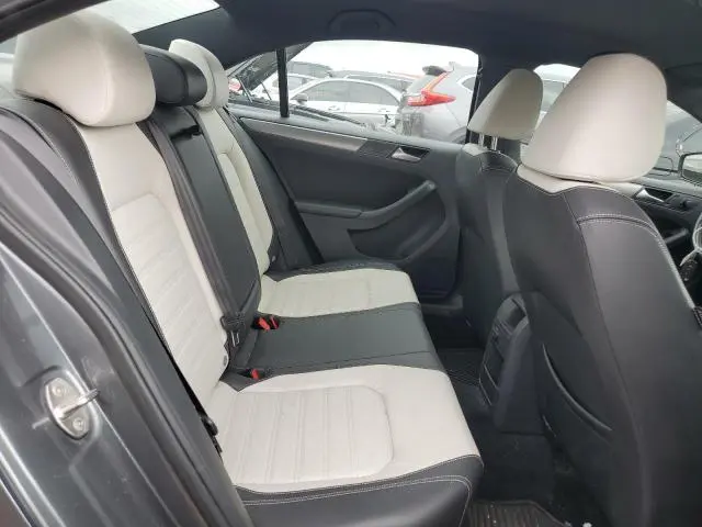 2016 VOLKSWAGEN JETTA SPORT  