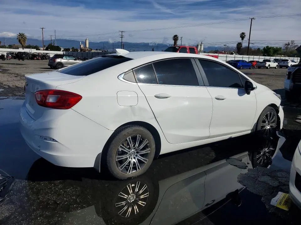 2017 CHEVROLET CRUZE LT  