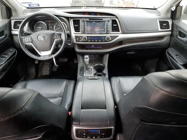 2018 TOYOTA HIGHLANDER SE  