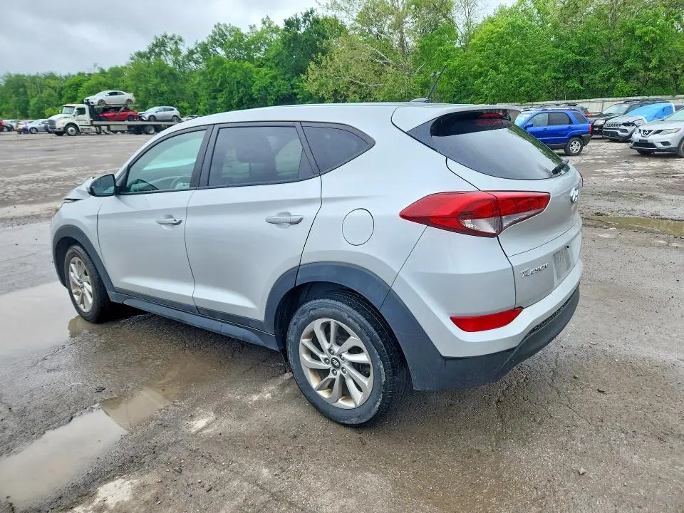 2017 HYUNDAI TUCSON SE  