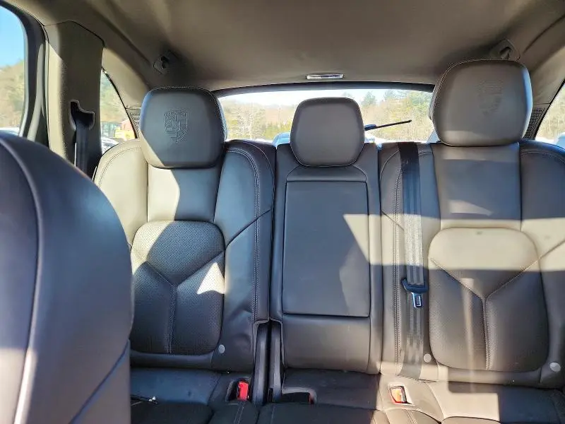 2017 PORSCHE CAYENNE   