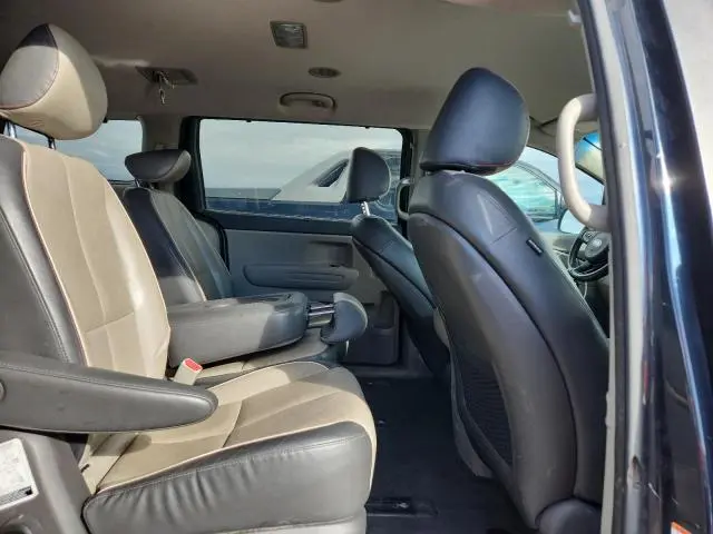 2017 KIA SEDONA LX  