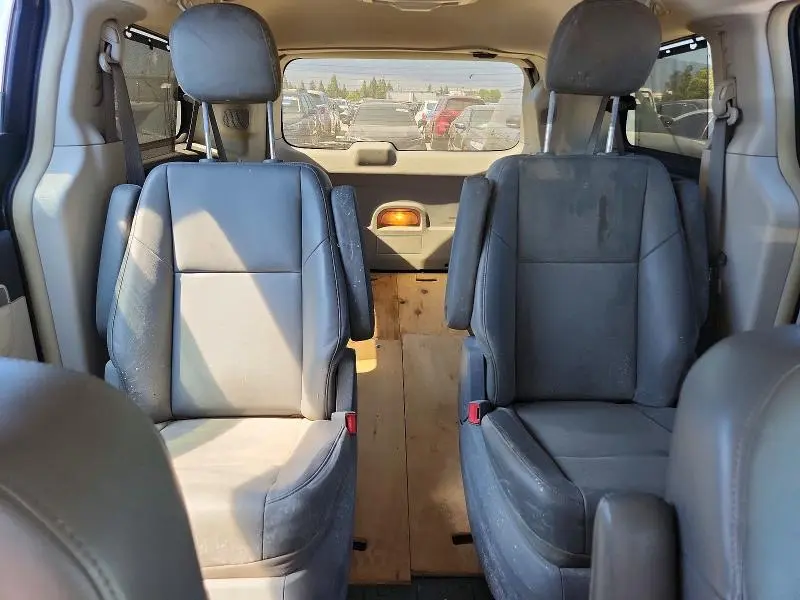 2011 VOLKSWAGEN ROUTAN SE  