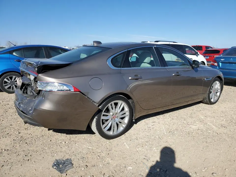 2016 JAGUAR XF PRESTIGE  