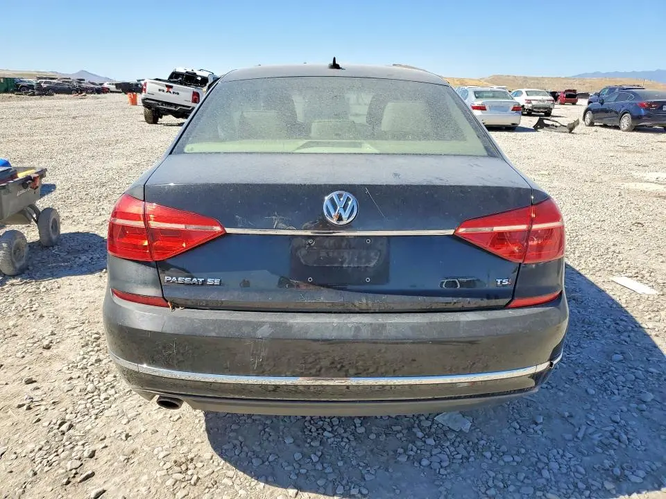 2016 VOLKSWAGEN PASSAT SE  