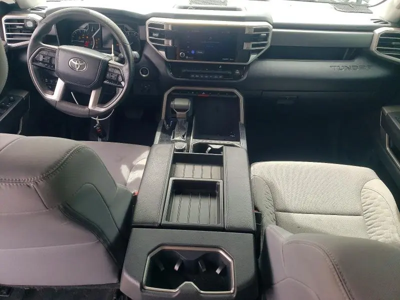 2022 TOYOTA TUNDRA SR5  