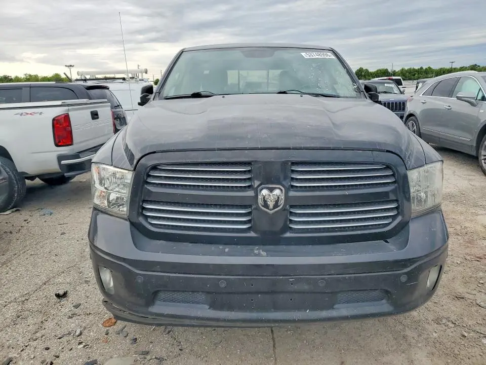 2016 RAM 1500 SLT  