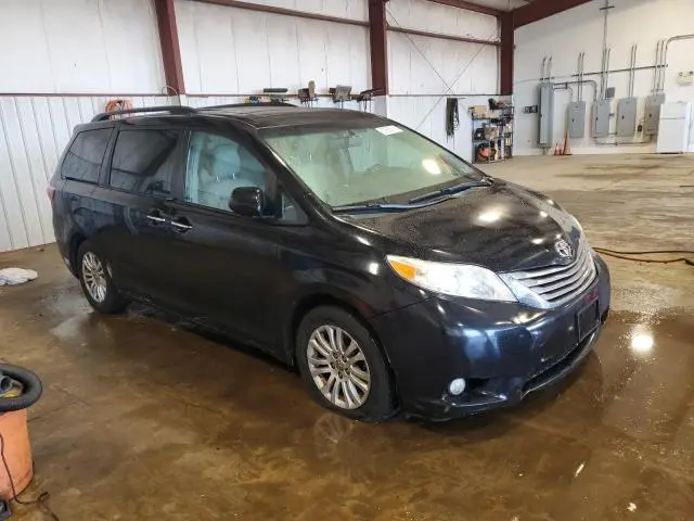 2016 TOYOTA SIENNA XLE  