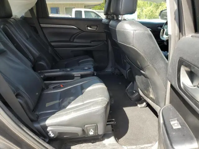 2018 TOYOTA HIGHLANDER SE  