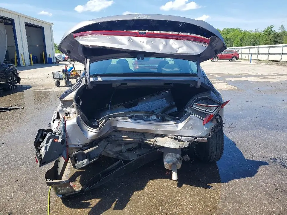 2024 HYUNDAI ELANTRA SEL  