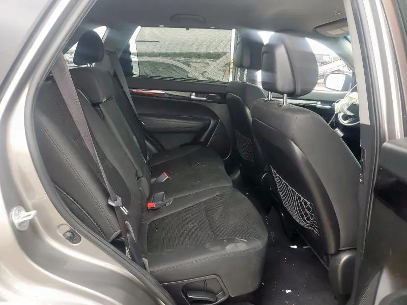 2015 KIA SORENTO LX  