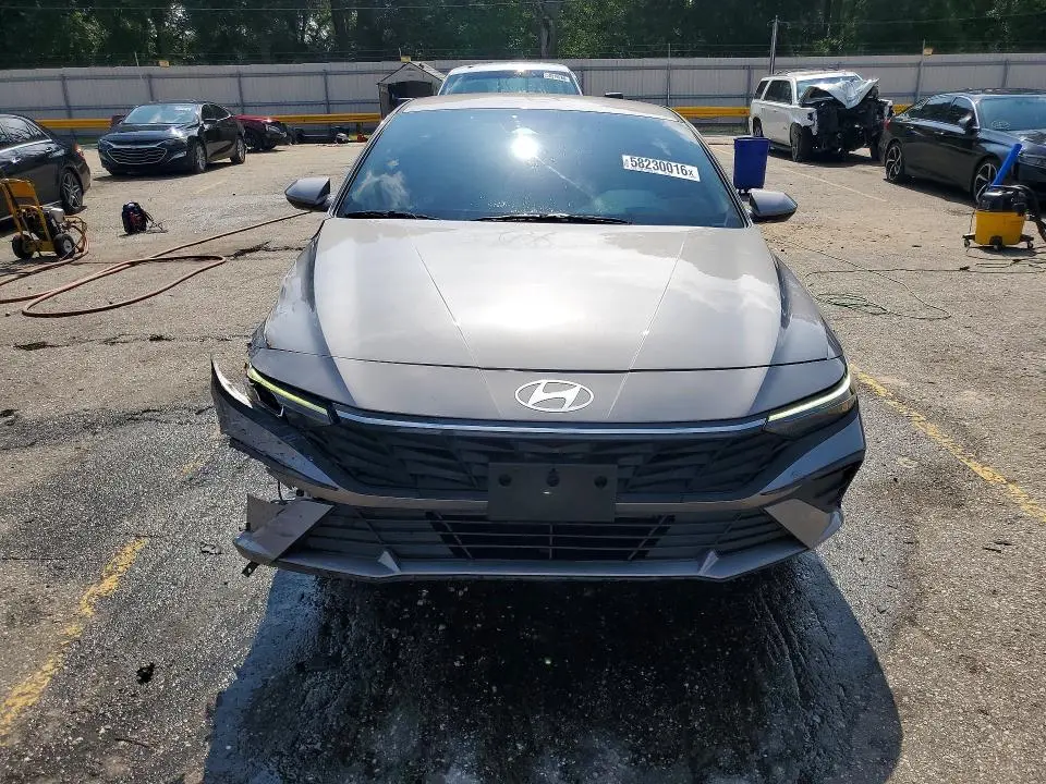 2024 HYUNDAI ELANTRA SE  