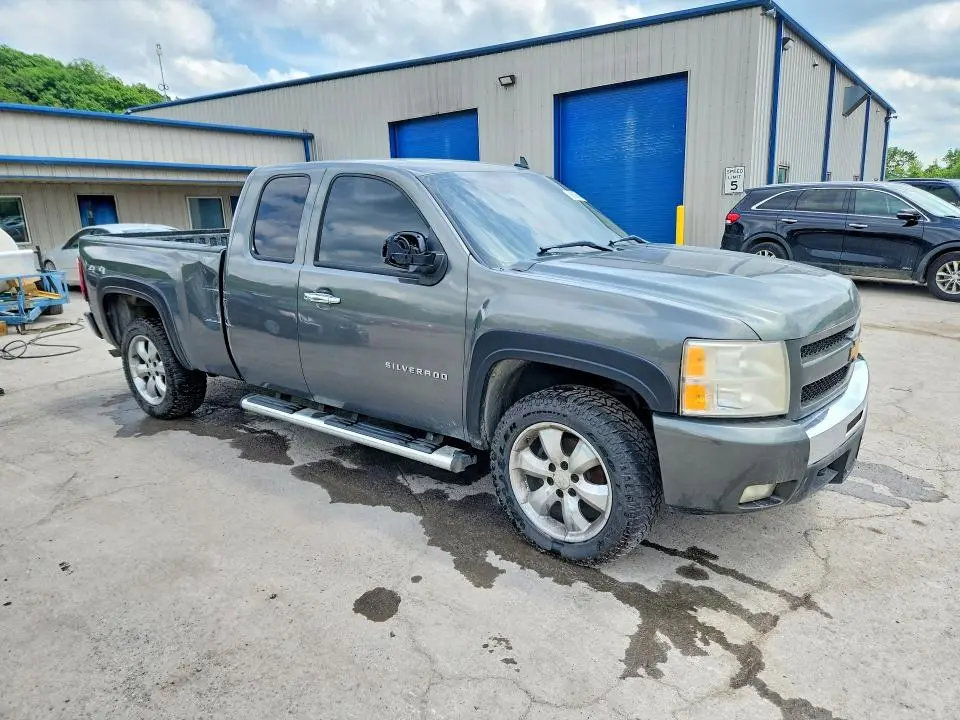 2011 CHEVROLET SILVERADO K1500 LT  