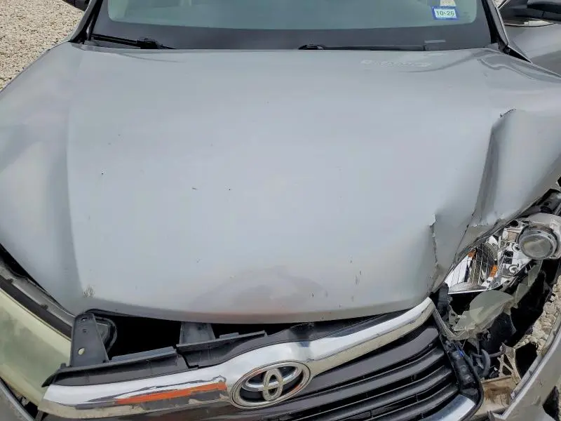 2016 TOYOTA HIGHLANDER LE PLUS  