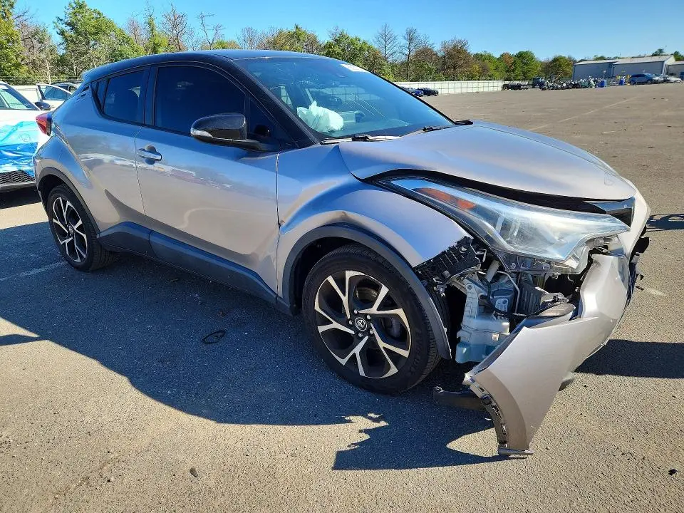 2019 TOYOTA C-HR XLE  
