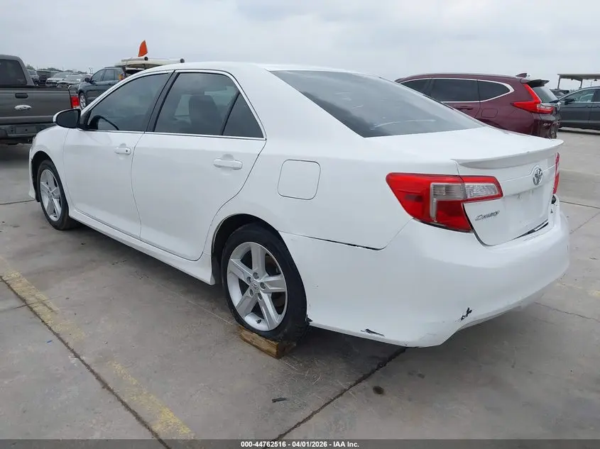 2014 TOYOTA CAMRY SE