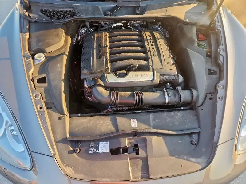 2014 PORSCHE CAYENNE   