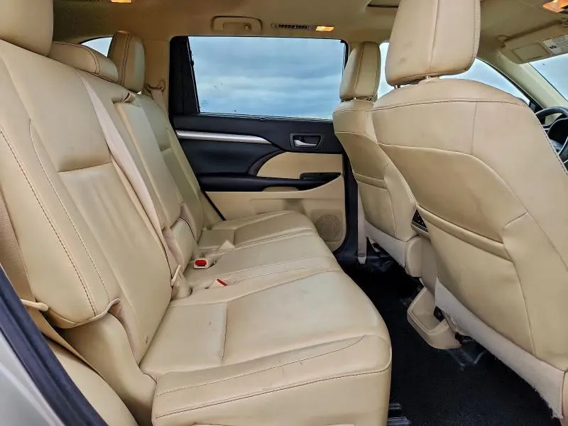 2016 TOYOTA HIGHLANDER XLE  