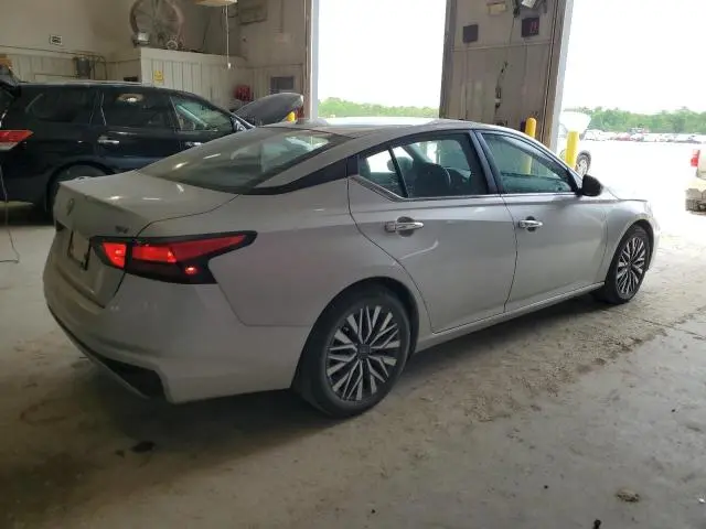 2023 NISSAN ALTIMA SV  