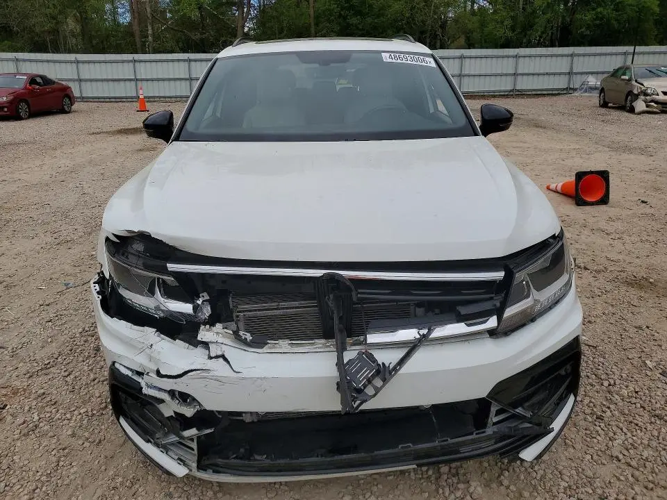 2021 VOLKSWAGEN TIGUAN SE  