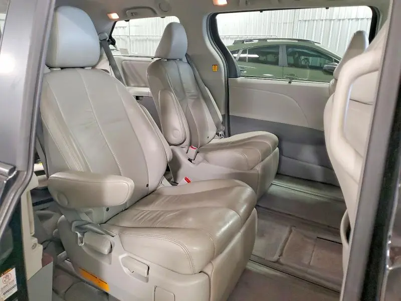 2012 TOYOTA SIENNA XLE  